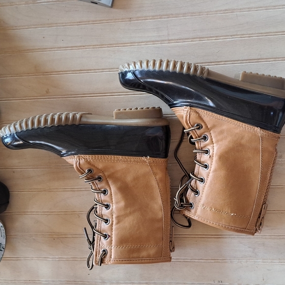 NWOT Madden Girl Flurry Flannel Lined Waterproof Duck Mid-Calf Rubber Boots - Picture 3 of 8